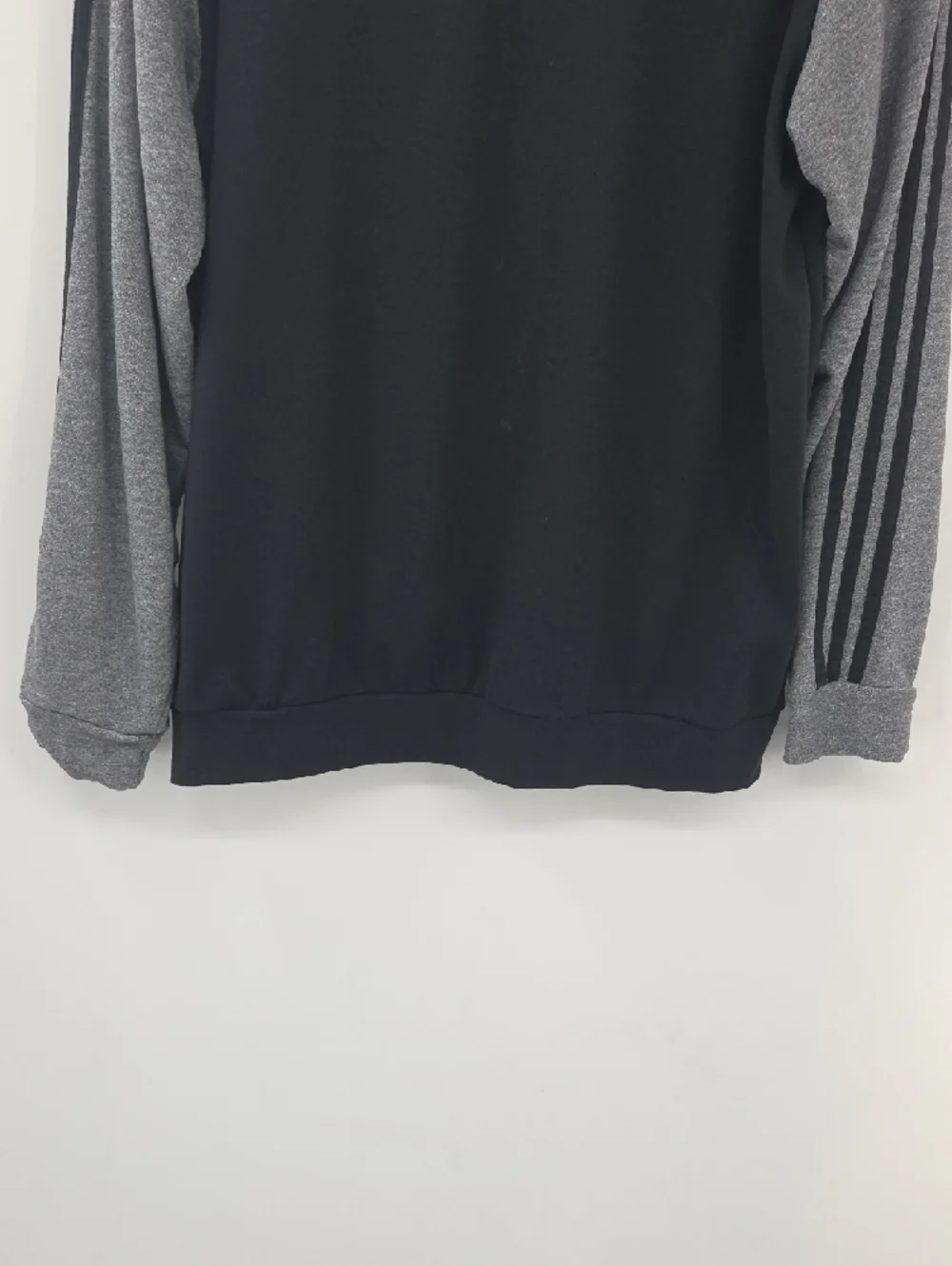 Adidas Men’s Black & Gray Pullover Hoodie with Stripes XL